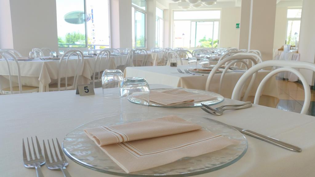 Hotel Delfino 밀라노마리티마 외부 사진