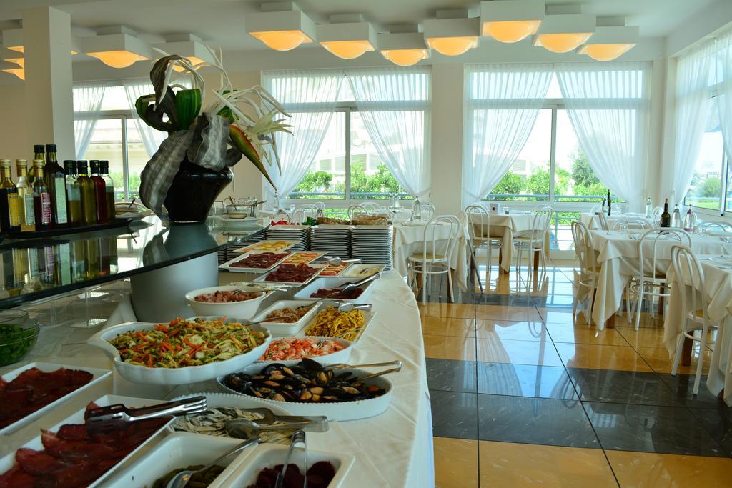 Hotel Delfino 밀라노마리티마 외부 사진